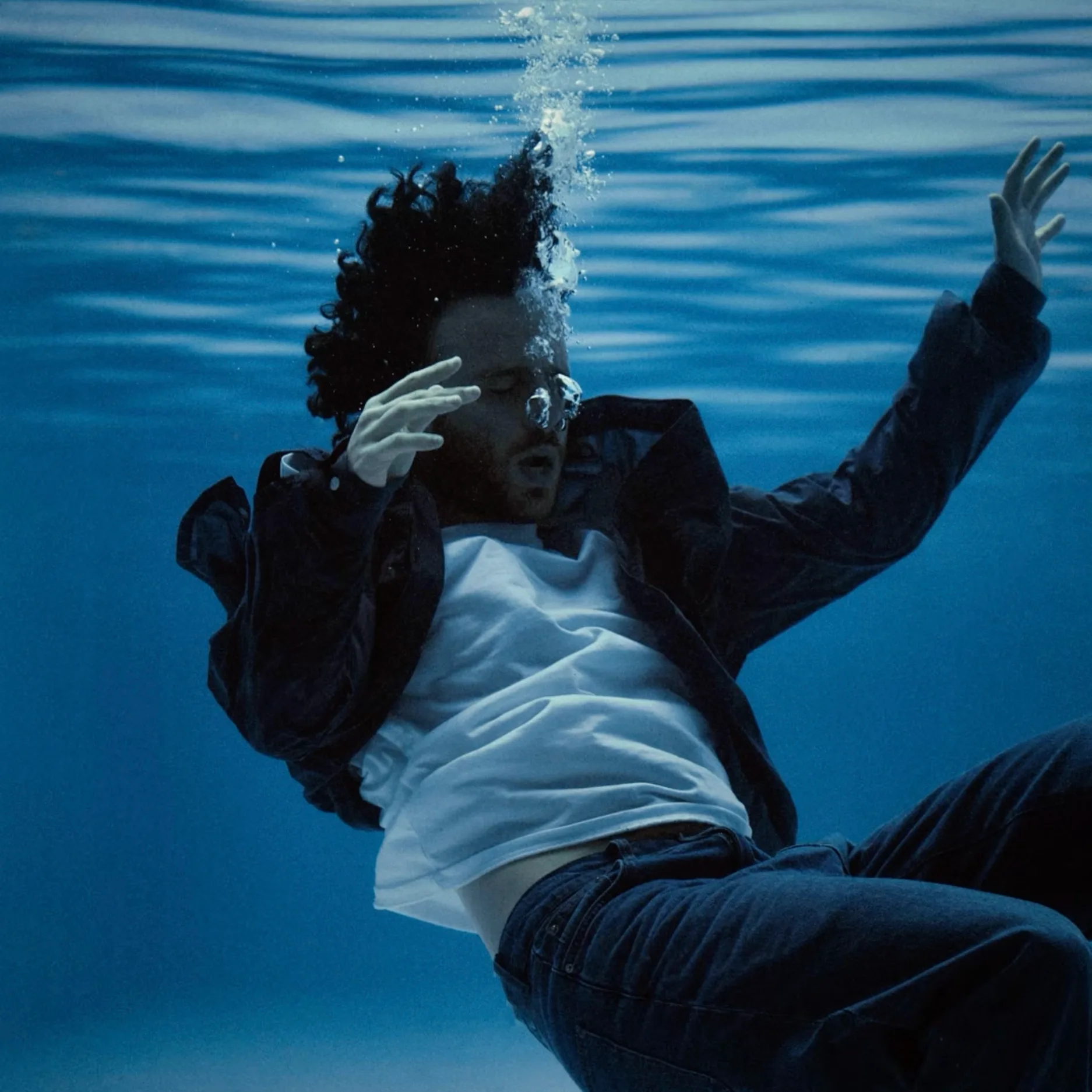 Bomel met le bleu en musique avec « Something Blue Should Know »