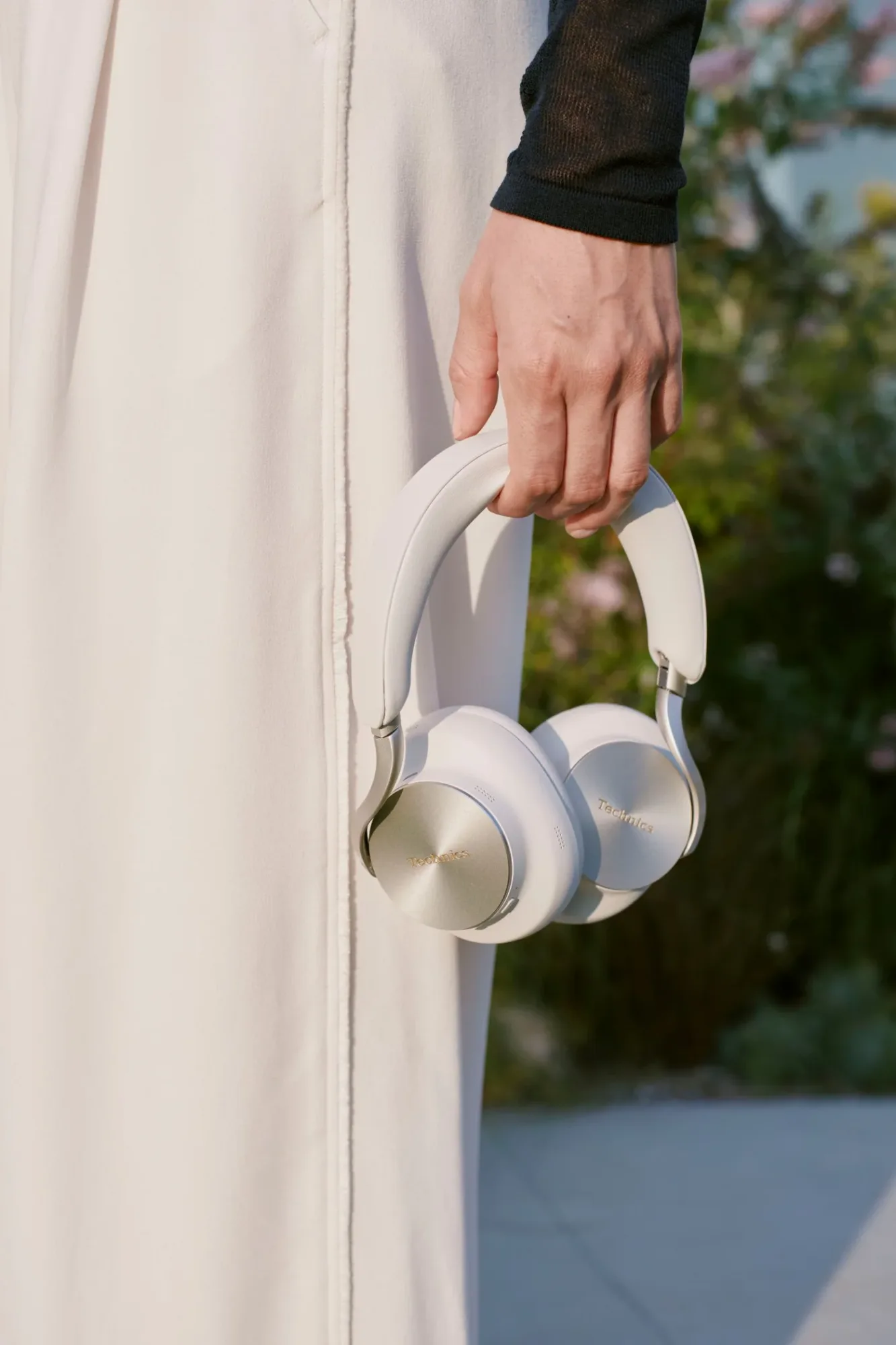 Technics EAH-A1000 : les créateurs de la SL-1200 passent au casque, avec du liquide dedans
