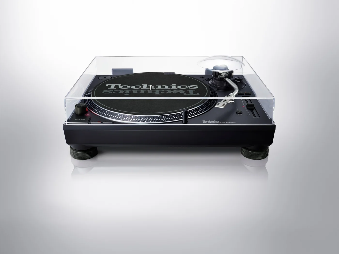 La SL-1210MKX avec son couvercle anti-poussière