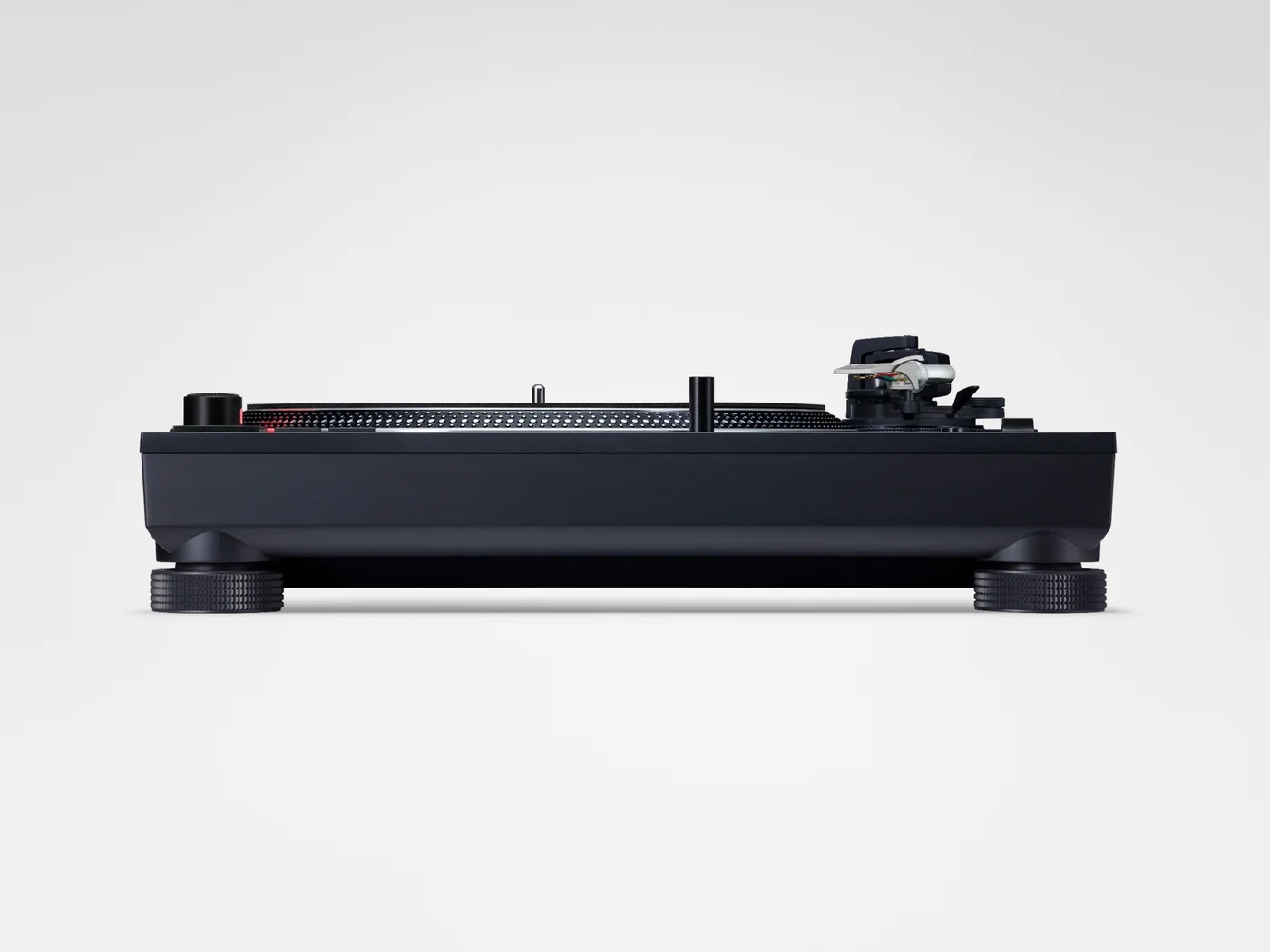 La SL-1210MKX de profil, sur ses nouveaux pieds isolants